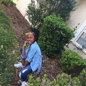 Meet your Posher, Theyadoree_